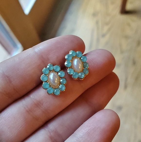 NWOT Pearl Flower Aqua Earrings - Picture 9 of 10